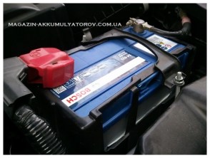 zamena-akkumulyator_bosch-s4-021-45аh-330a-Mazda_MX5-Toyota_Yaris-Honda_Accord_Civic_HR-V_CR-V